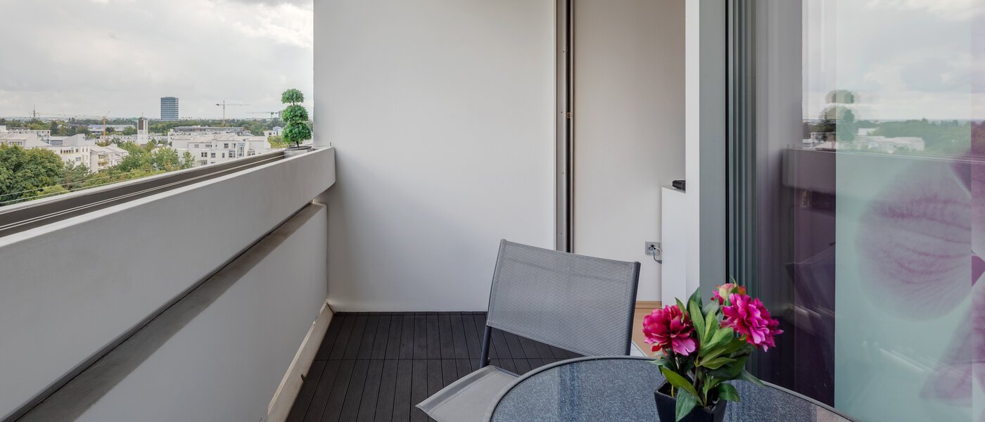 Ploché München Arabellapark 02 Balkón 7848