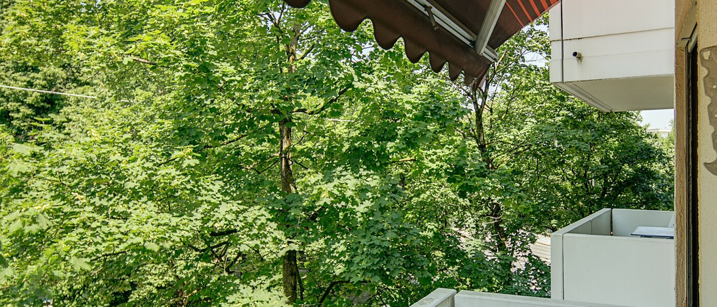 Ravna stran München Obergiesing 02 Balkon 7866