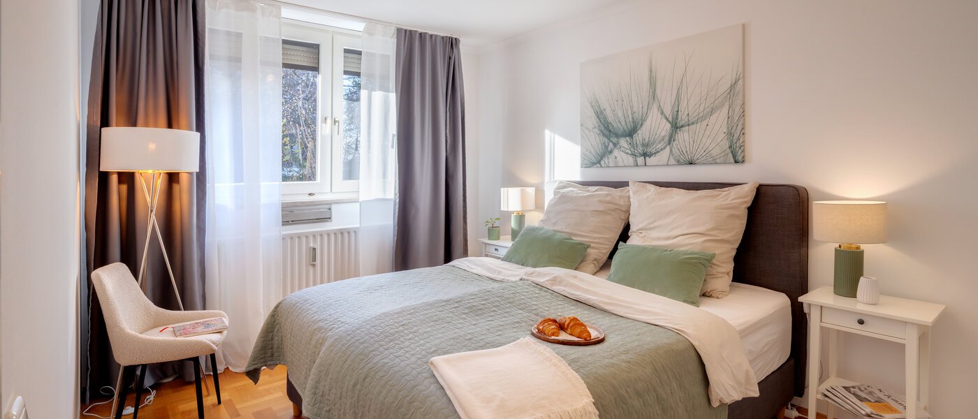 Ravna stran München Haidhausen 01 Spalnica 7905