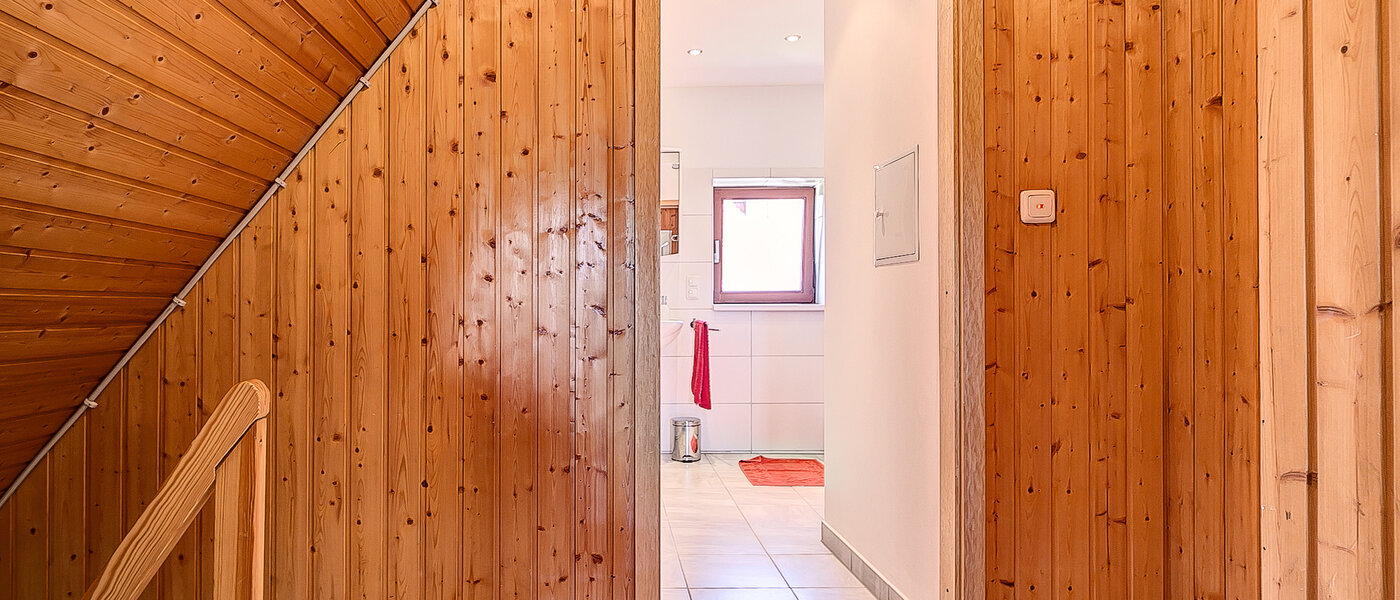 Mieszkanie na poddaszu München Untermenzing 02 Korytarz/przejście 7937