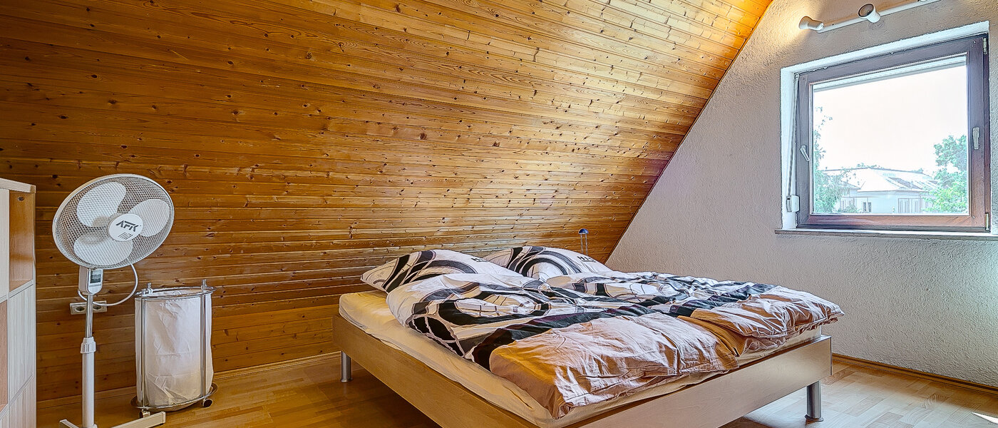 Mieszkanie na poddaszu München Untermenzing 01 Spanie 7937