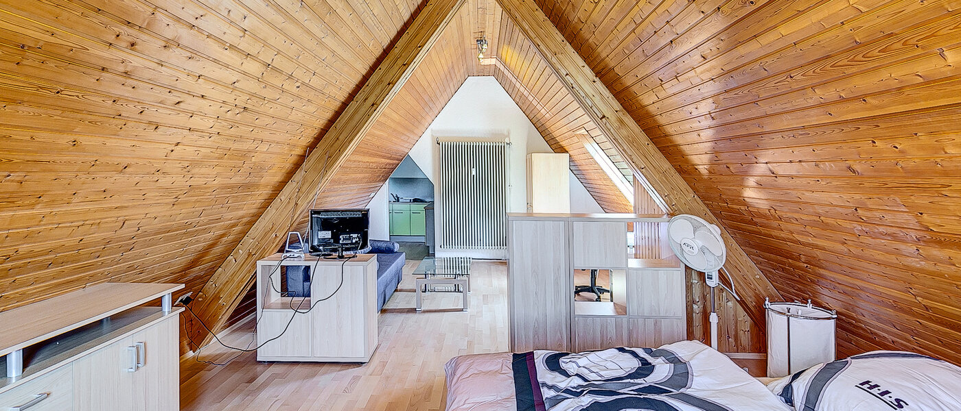 Mieszkanie na poddaszu München Untermenzing 04 Spanie 7937