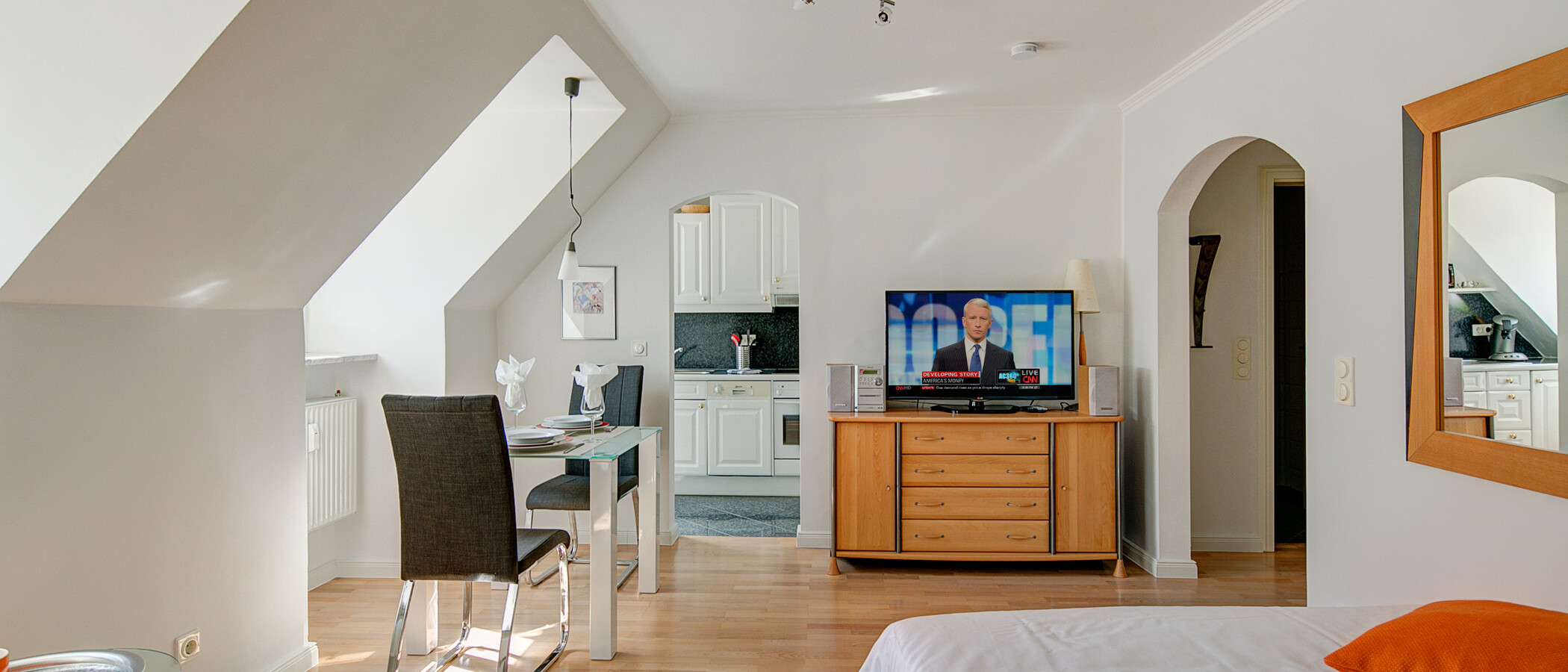 Таванско помещение München Altstadt 03 Living 8000