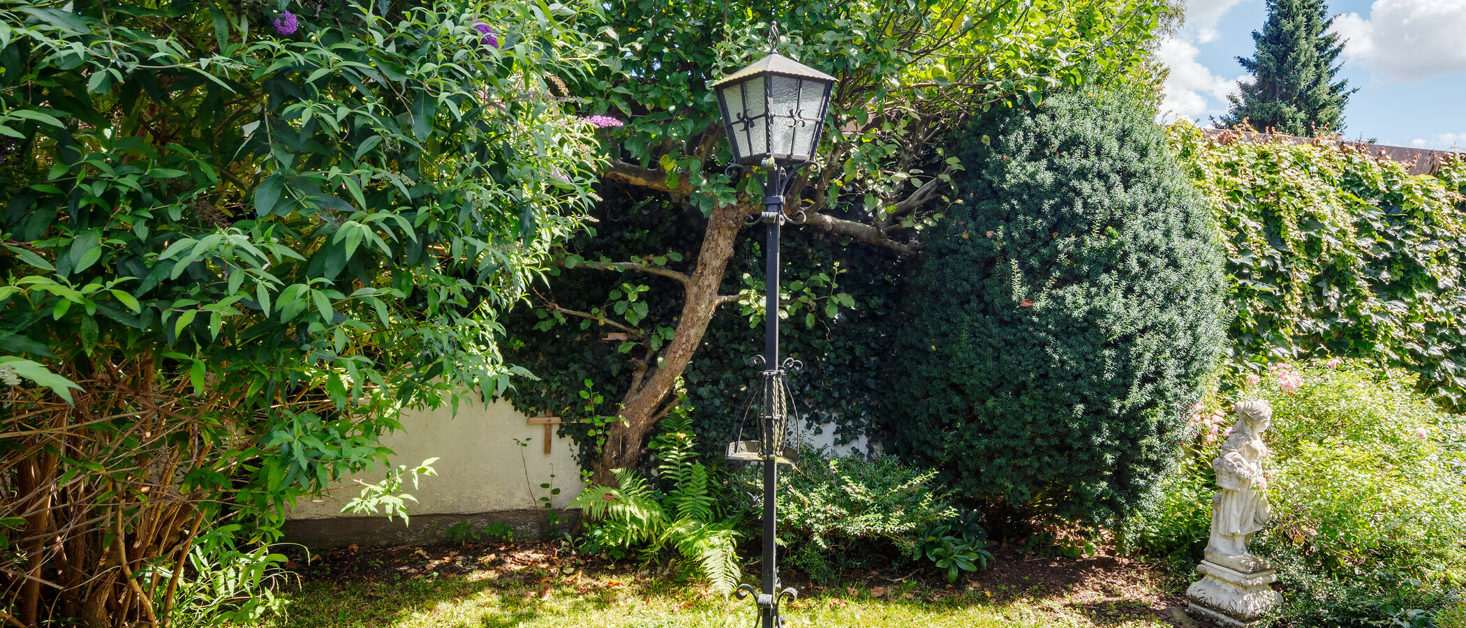 Sarok sorház München Ramersdorf 02 Kert 8036