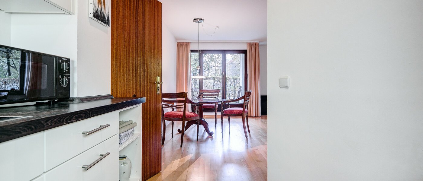 Ravna stran München Thalkirchen 03 Kuhinja 8249