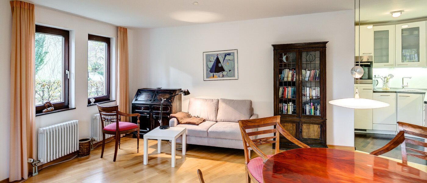 Ravna stran München Thalkirchen 02 Dnevni prostor 8249