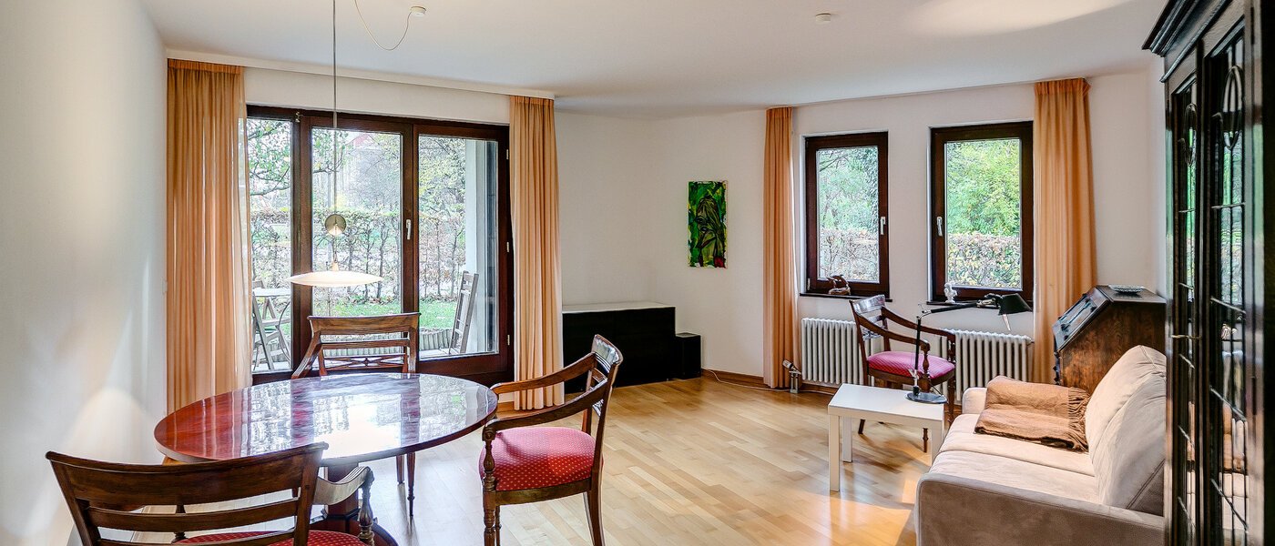 Ravna stran München Thalkirchen 03 Dnevni prostor 8249