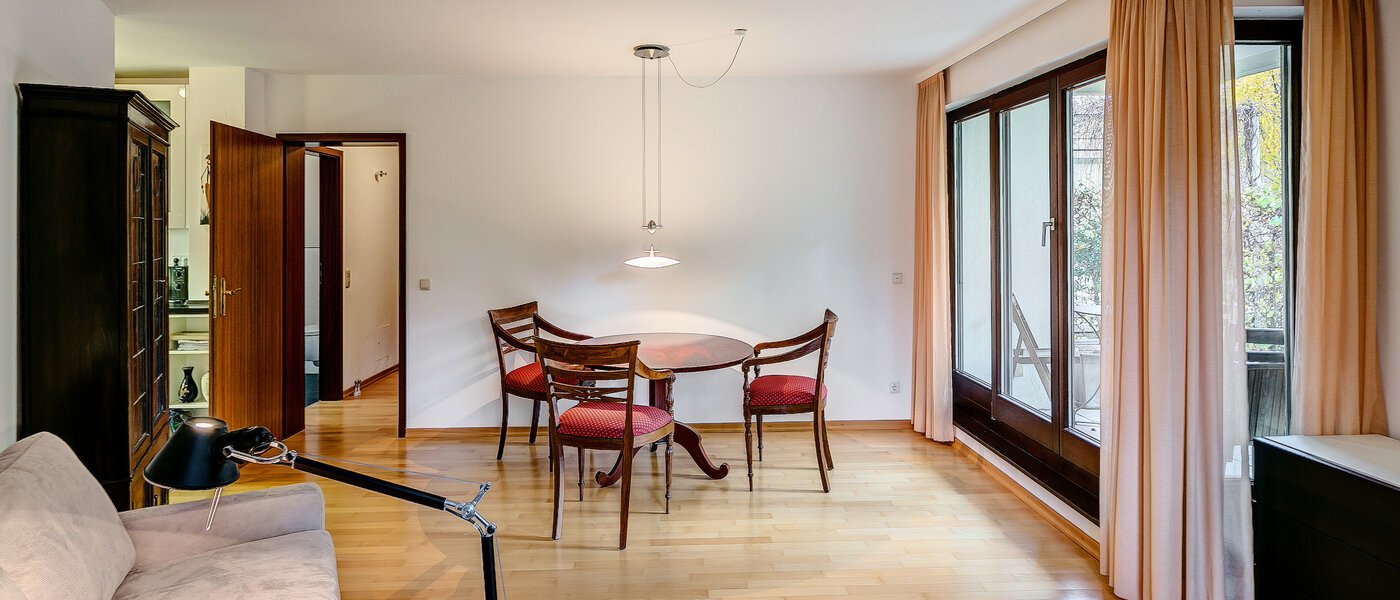 Ravna stran München Thalkirchen 04 Dnevni prostor 8249