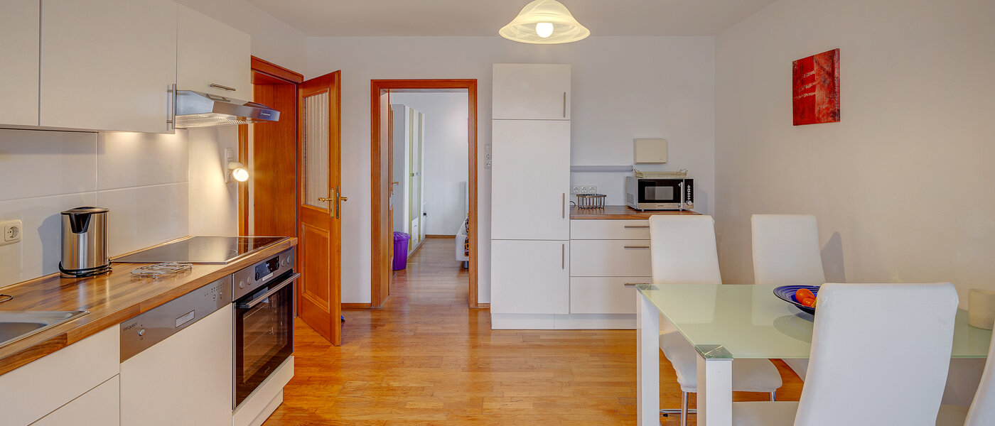 Płaski München Bogenhausen 01 Kuchnia 8368