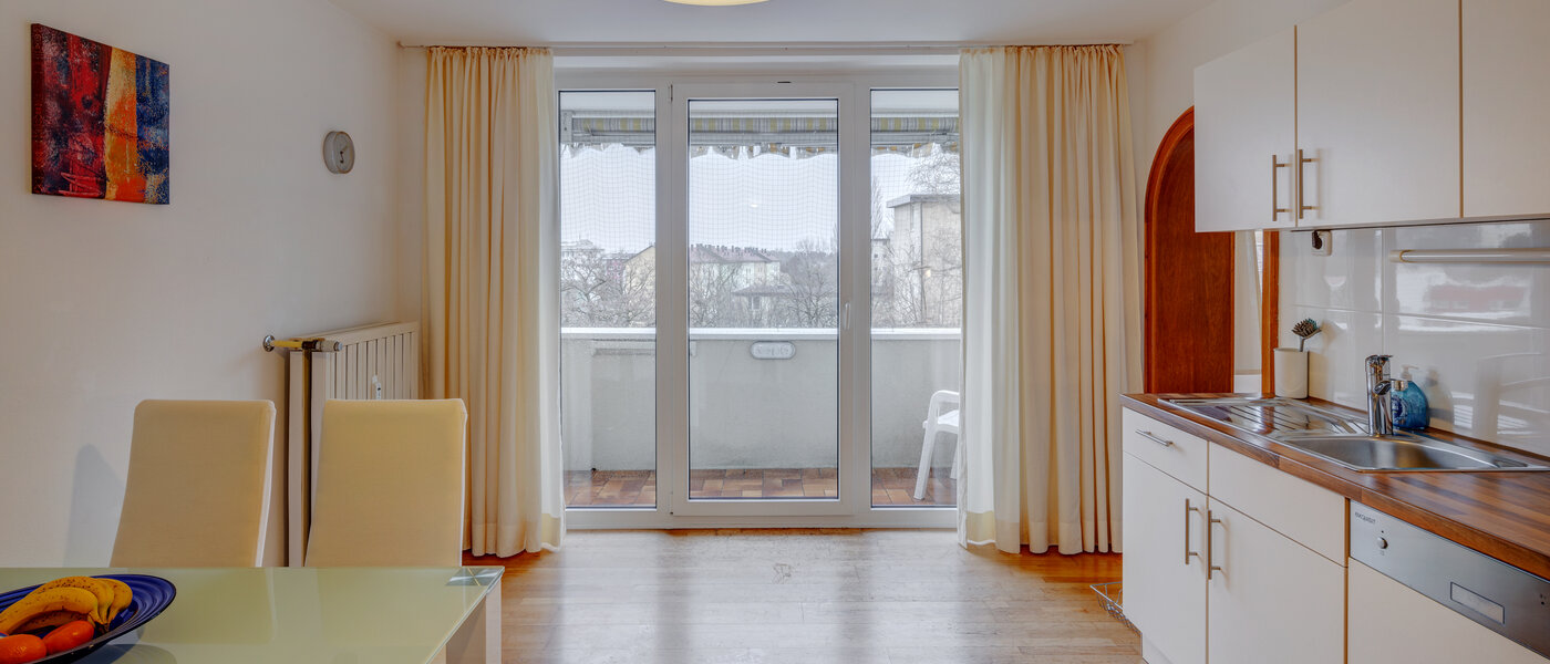 Płaski München Bogenhausen 03 Kuchnia 8368