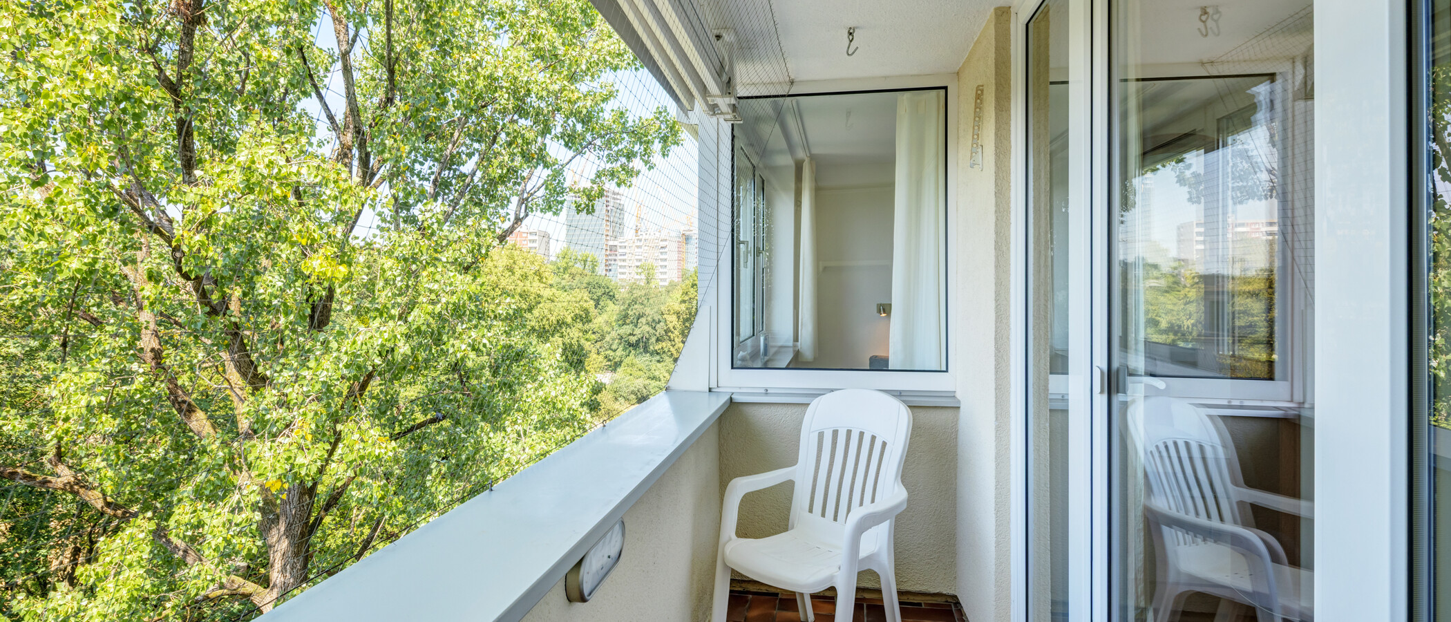 Ravna stran München Bogenhausen 01 Balkon 8368