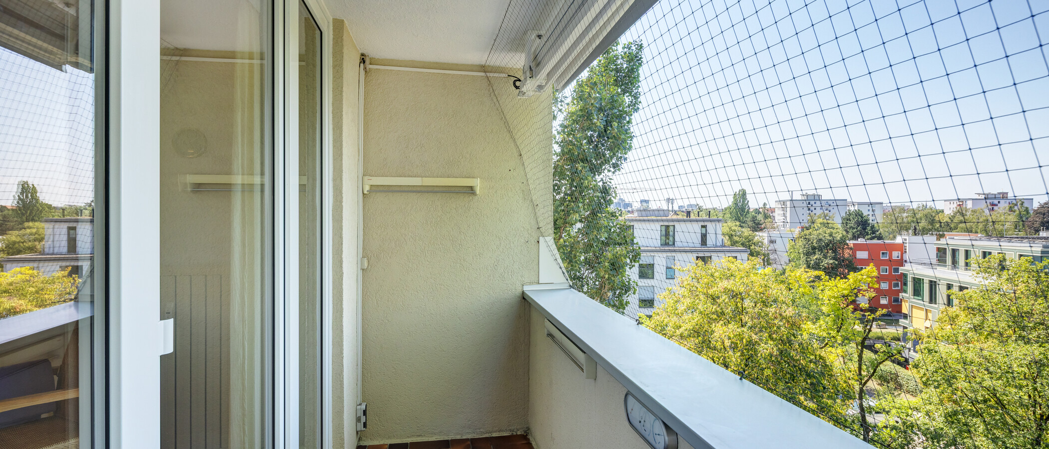 Ravna stran München Bogenhausen 02 Balkon 8368