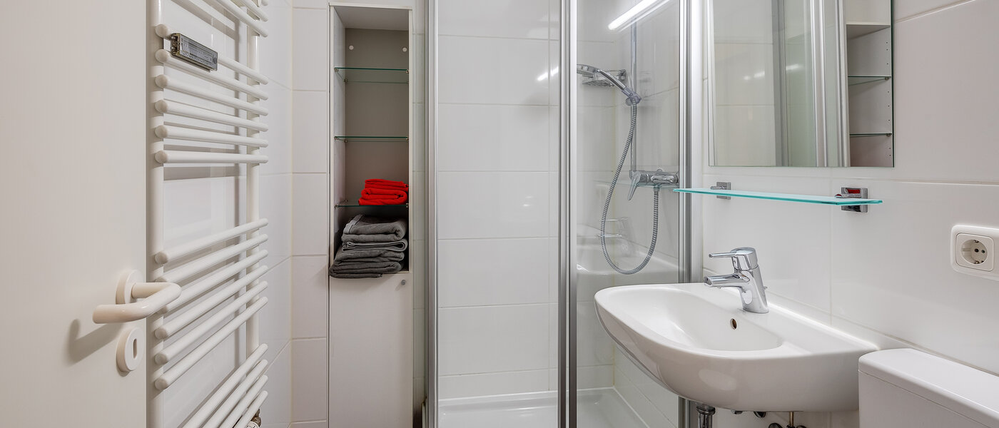 Ravna stran München Parkstadt Bogenhausen 01 Kopalnica 8635