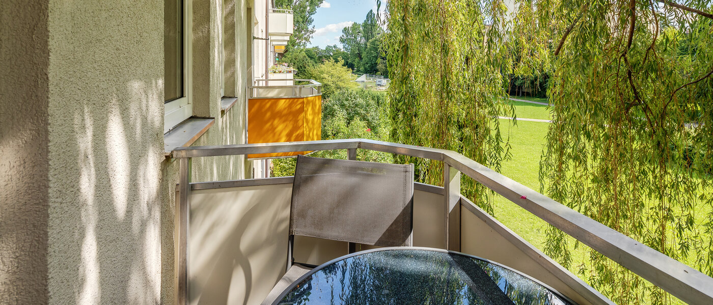 Ravna stran München Parkstadt Bogenhausen 02 Balkon 8635