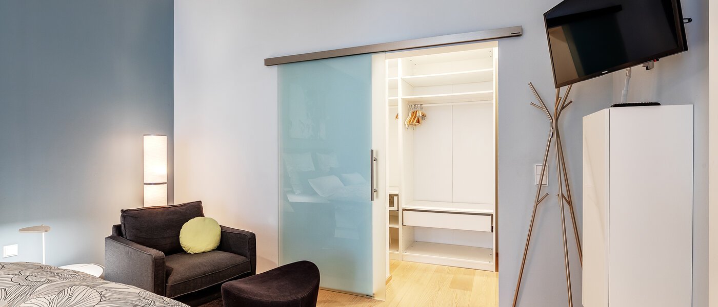 Ploché München Schwabing 01 Šatna 8837