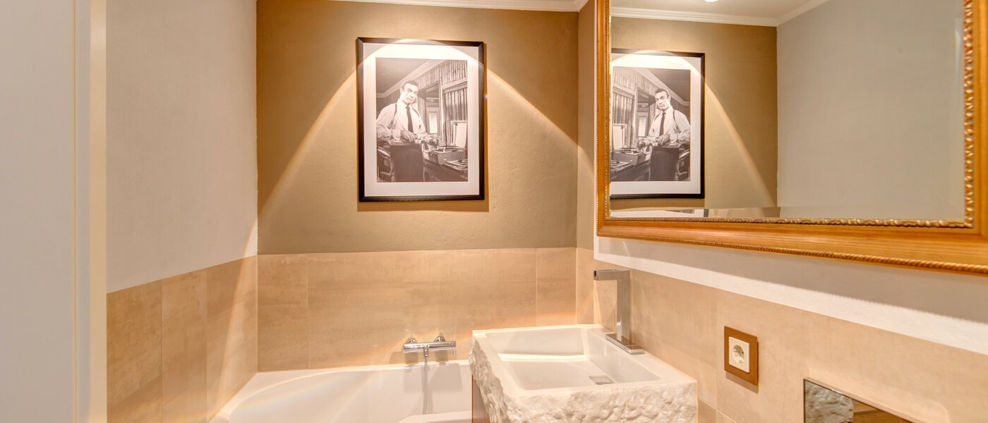 Plat München Schwabing-Nord (zw. Belgrad- & Leopoldstraße) 01 1e badkamer 8881