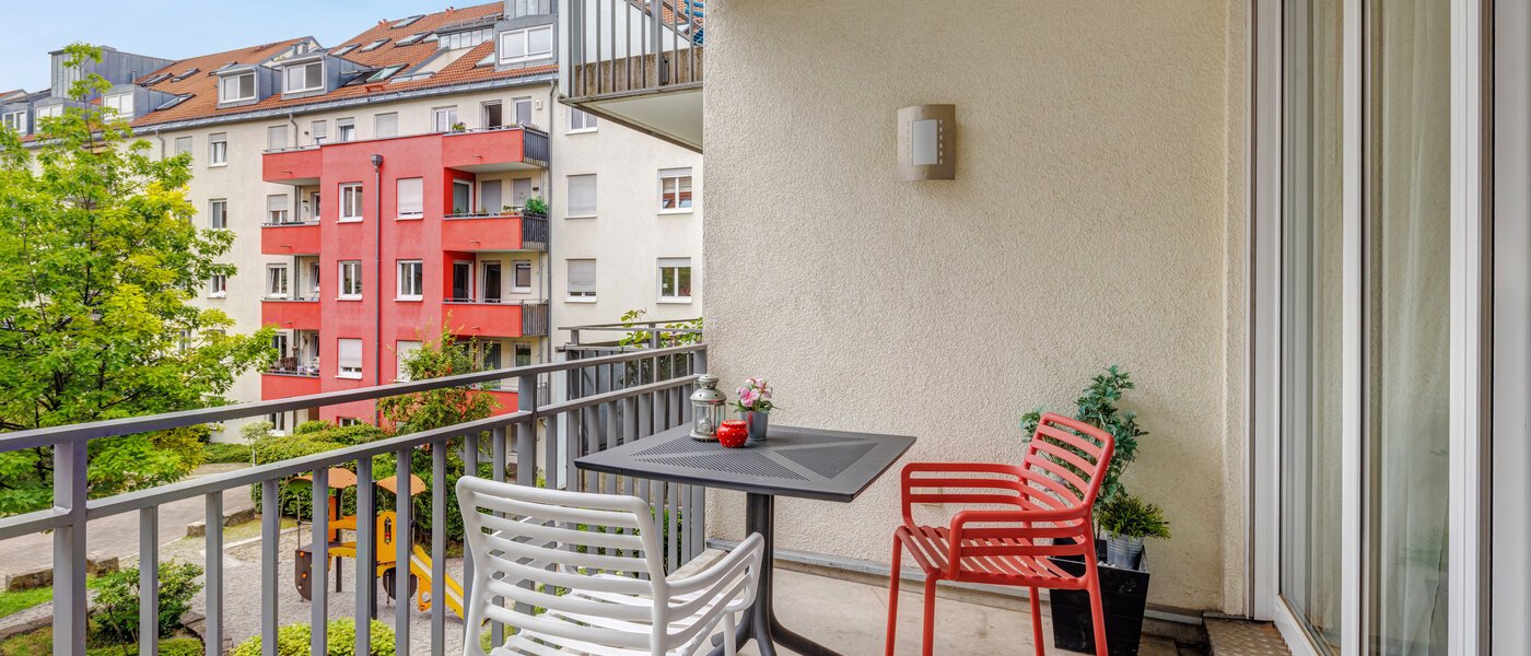 Ravna stran München Obergiesing 01 Balkon 8891