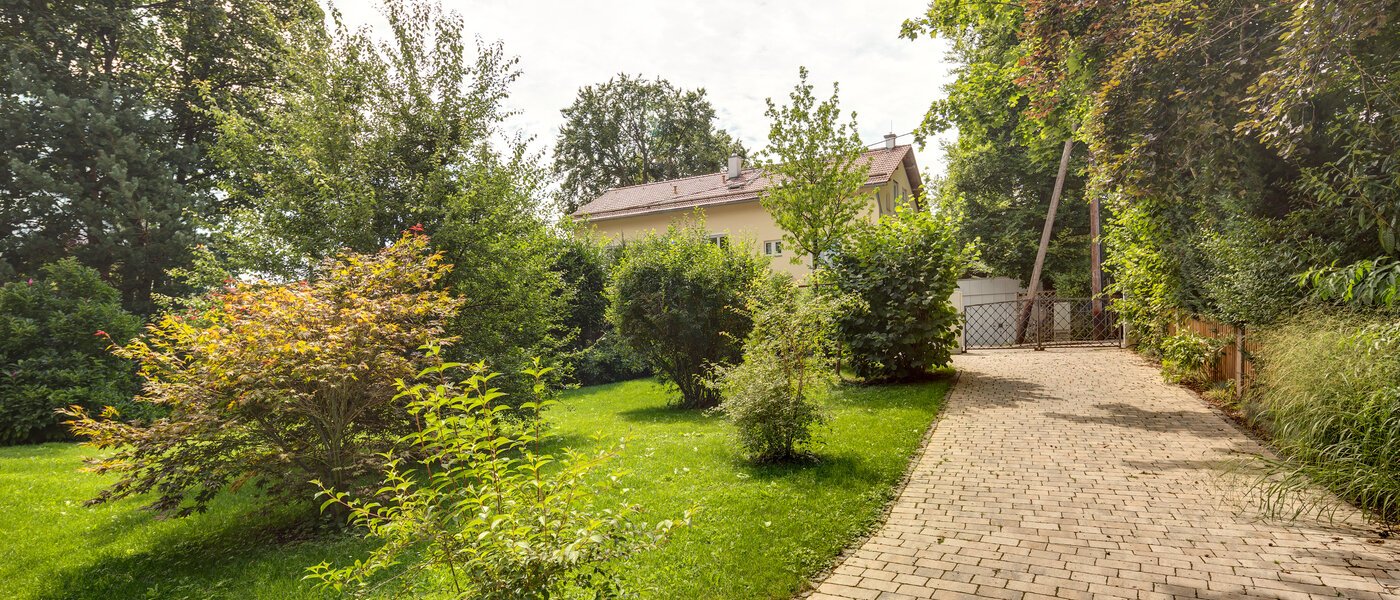 Lapos Gräfelfing 01 Kert 8902