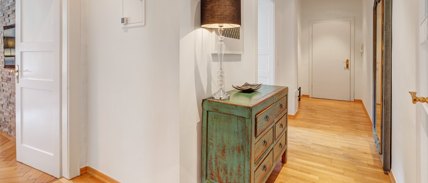 Плоский München Schwabing-West (rund um den Hohenzollernplatz) 01 Коридор/передпокій 9021