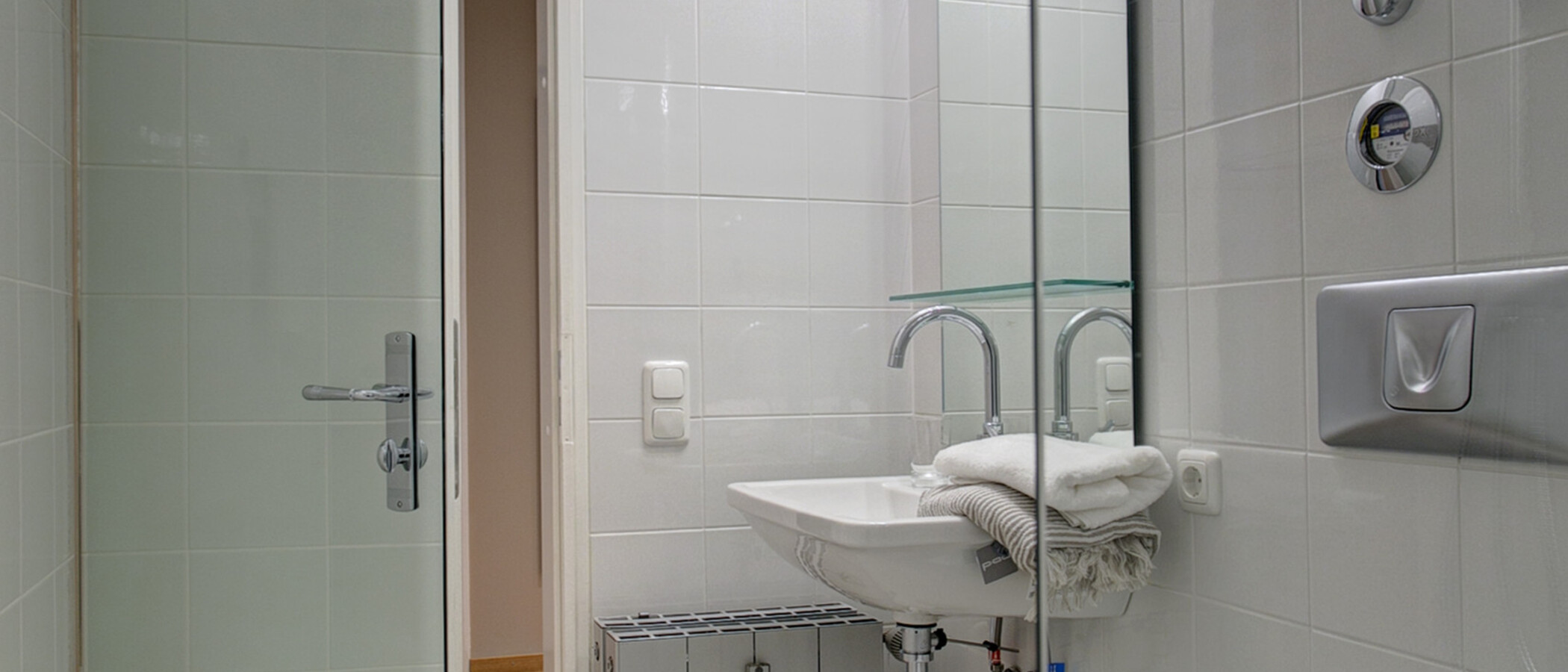 Apartamento com terraço no telhado München Arabellapark 04 2. casa de banho 9024