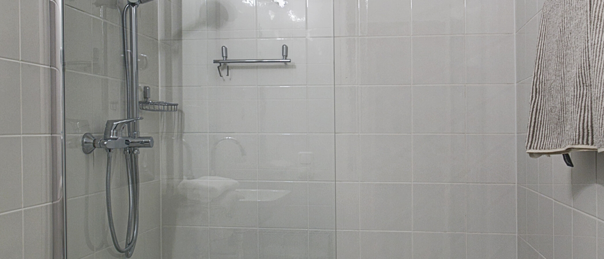 Apartamento com terraço no telhado München Arabellapark 05 2. casa de banho 9024