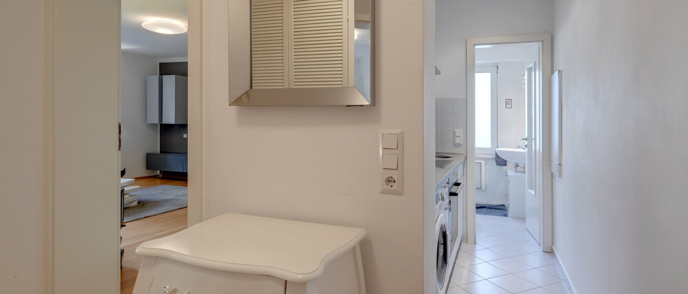 Ploché München Schwabing-Nord (zw. Leopoldstraße & Englischen Garten) 01 Chodba/chodba 9063