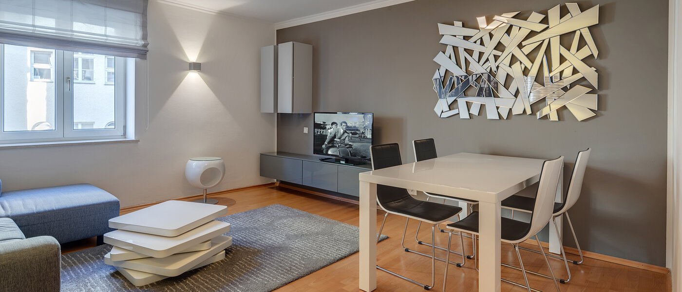 Ploché München Schwabing-Nord (zw. Leopoldstraße & Englischen Garten) 01 Obývací pokoj 9063