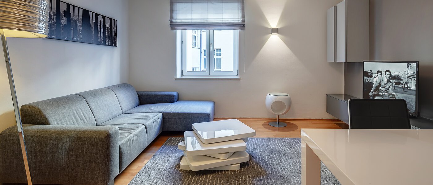 Ploché München Schwabing-Nord (zw. Leopoldstraße & Englischen Garten) 02 Obývací pokoj 9063