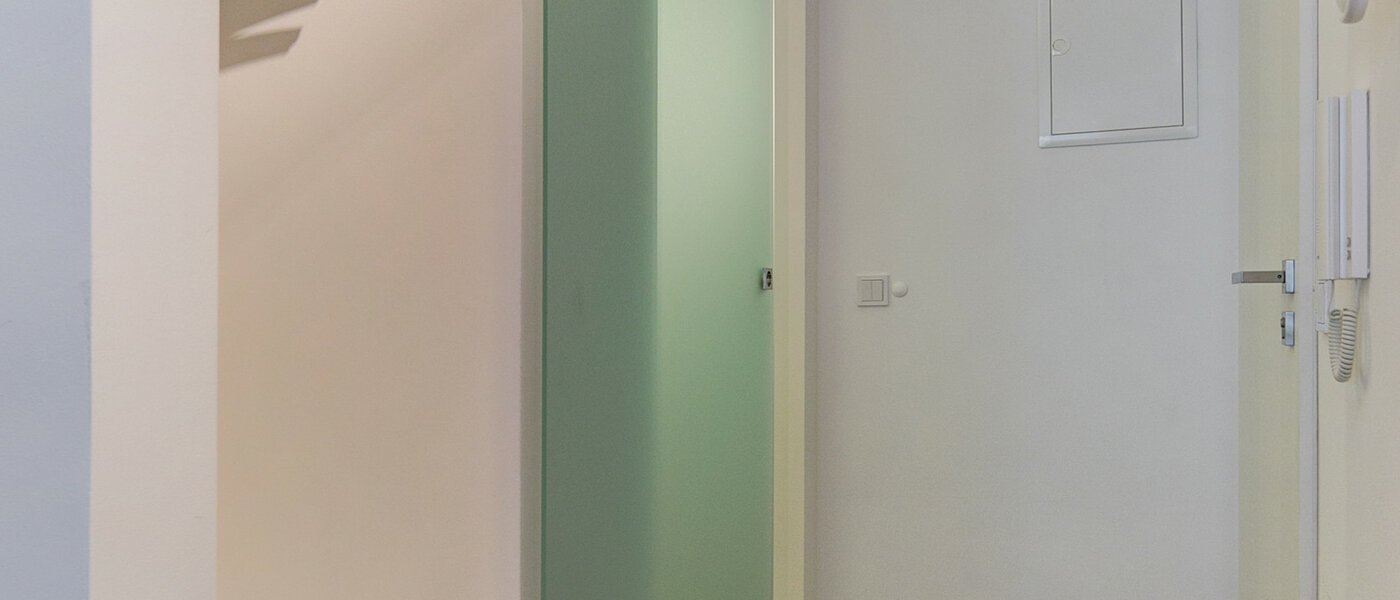 플랫 München Schwabing-Nord (zw. Leopoldstraße & Englischen Garten) 01 복도/복도 9075