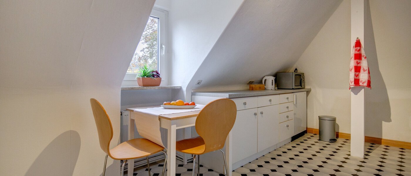 Çatı katı dairesi Gräfelfing 02 Mutfak 9079