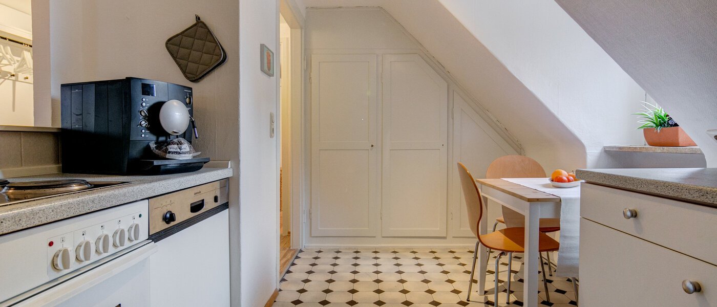 Çatı katı dairesi Gräfelfing 04 Mutfak 9079
