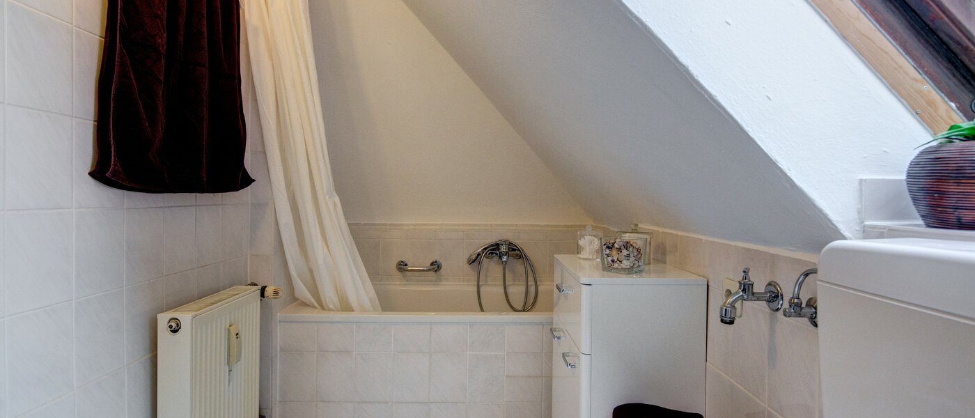 Çatı katı dairesi Gräfelfing 01 Banyo 9079