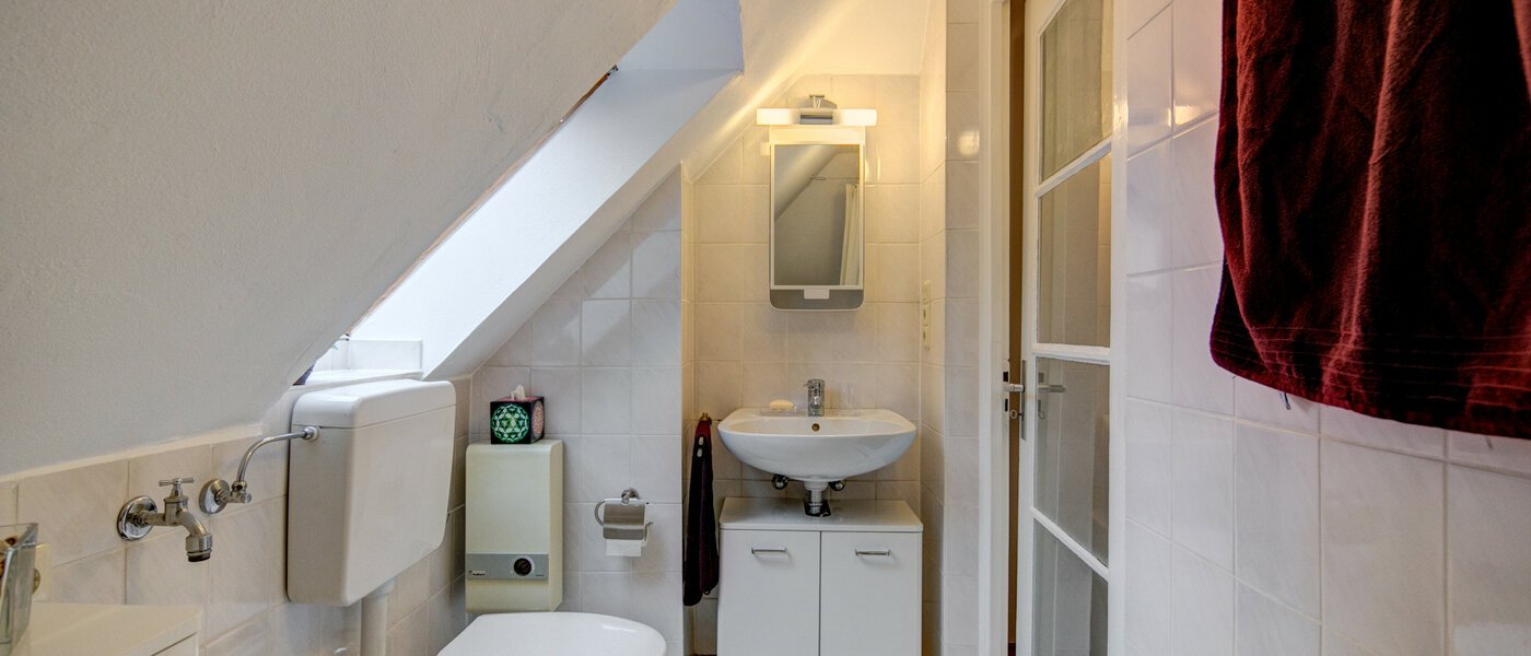 Çatı katı dairesi Gräfelfing 03 Banyo 9079