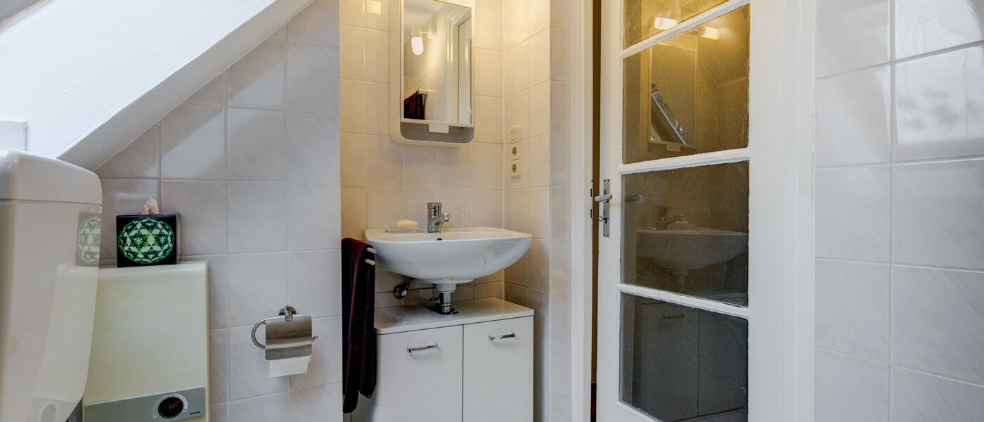 Çatı katı dairesi Gräfelfing 04 Banyo 9079