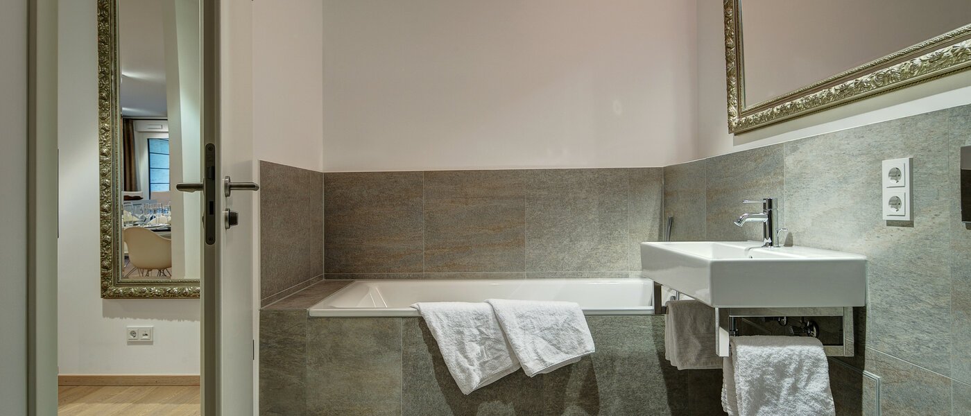 Ploché München Neuhausen 01 Kúpeľňa 9154