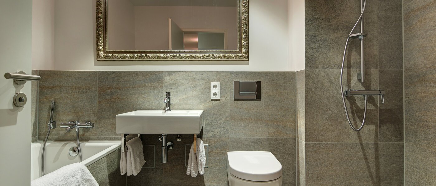 Ploché München Neuhausen 02 Kúpeľňa 9154