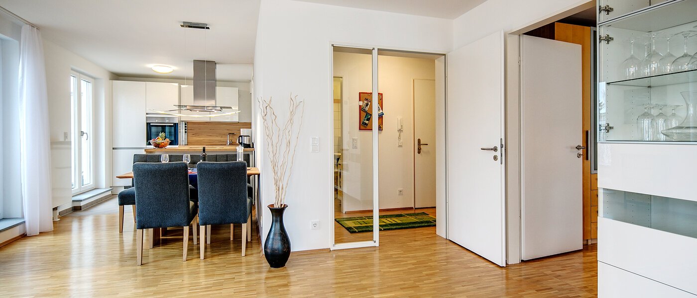 Апартамент с покривна тераса München Nymphenburg 03 Living 9208