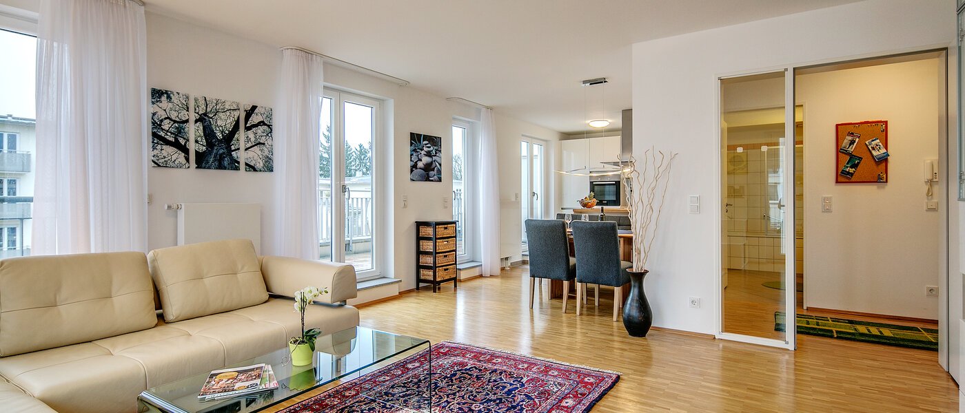 Byt so strešnou terasou München Nymphenburg 04 Living 9208