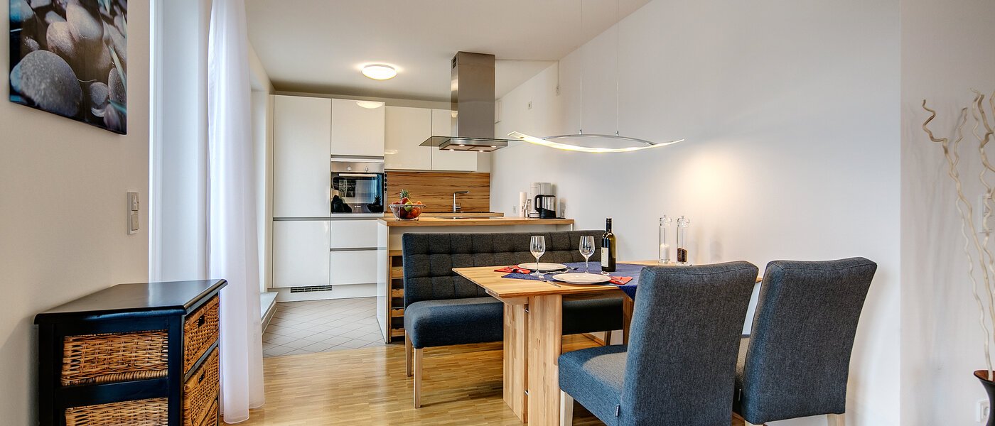 Апартамент с покривна тераса München Nymphenburg 05 Living 9208