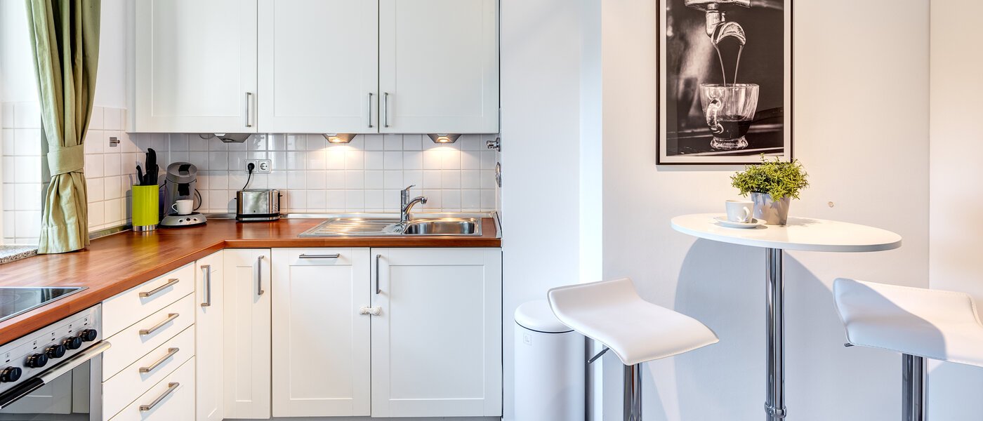 Ploché München Schwabing-Nord (zw. Leopoldstraße & Englischen Garten) 02 Kuchyňa 9573