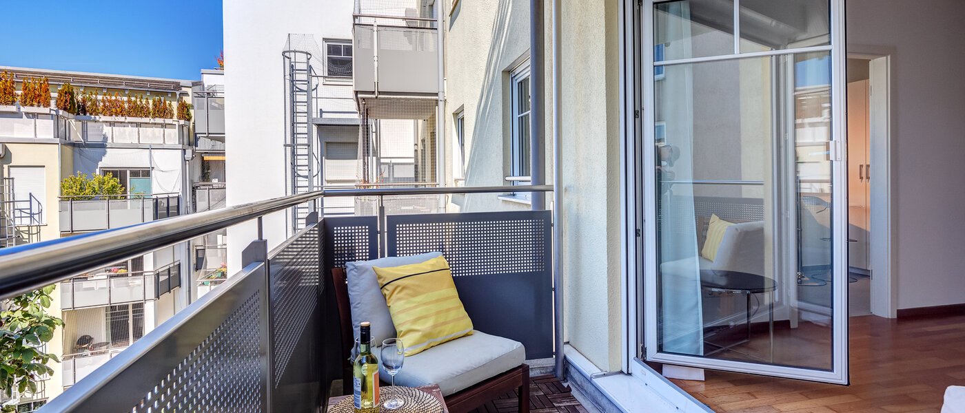 Ploché München Schwabing-Nord (zw. Leopoldstraße & Englischen Garten) 01 Balkón 9573