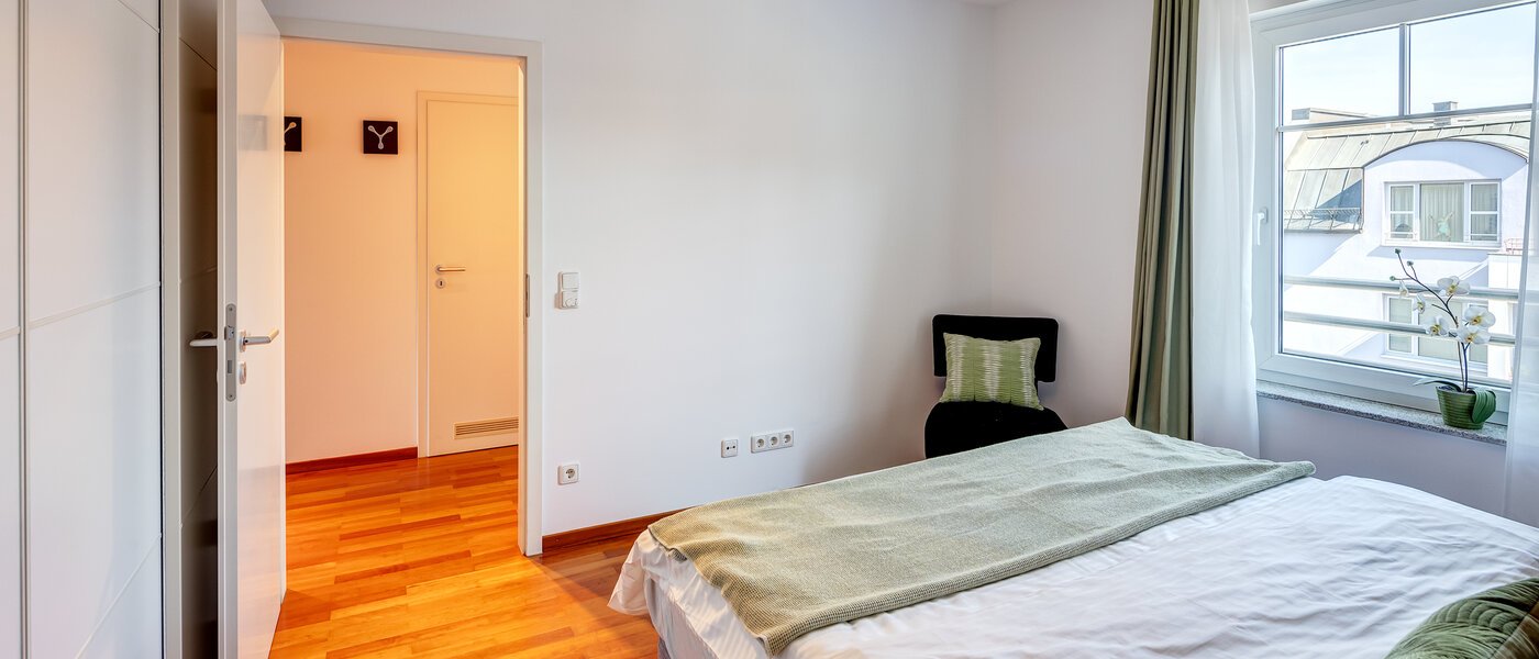 Ploché München Schwabing-Nord (zw. Leopoldstraße & Englischen Garten) 04 Spálňa 9573