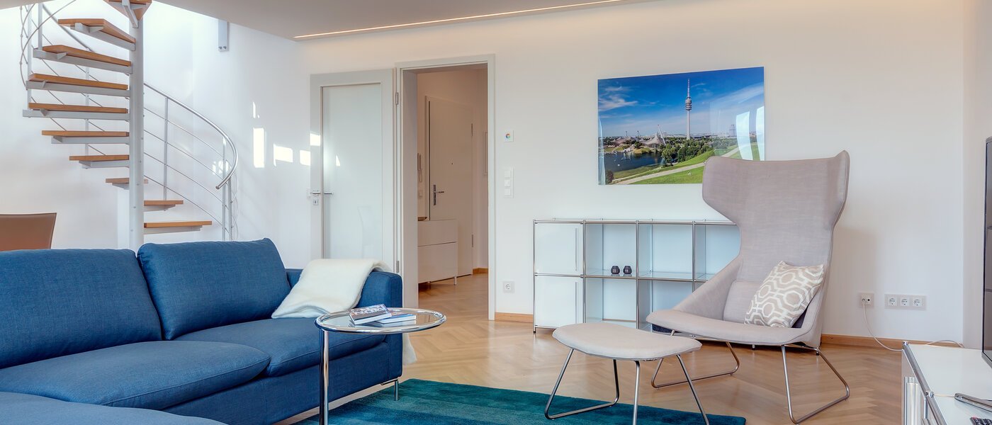 Byt so strešnou terasou München Schwabing 01 Living 9602