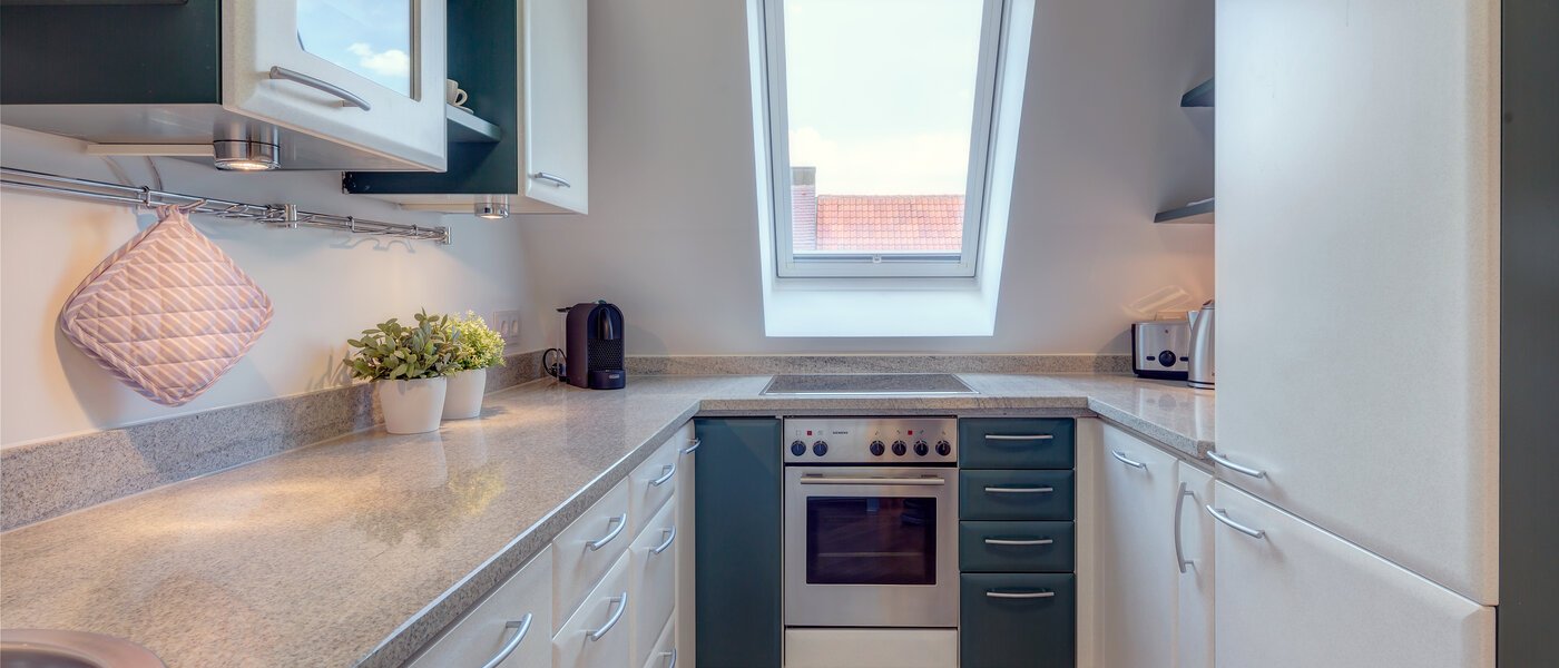 Byt so strešnou terasou München Schwabing 01 Kuchyňa 9602