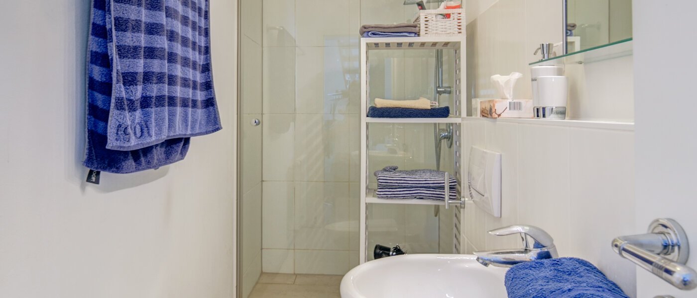 Byt so strešnou terasou München Maxvorstadt - Universitätsviertel 01 2. kúpeľňa 9606