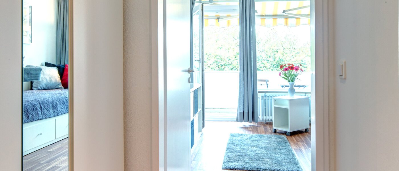 Düz München Schwabing-Nord (zw. Leopoldstraße & Englischen Garten) 01 Koridor/koridor geçidi 9622