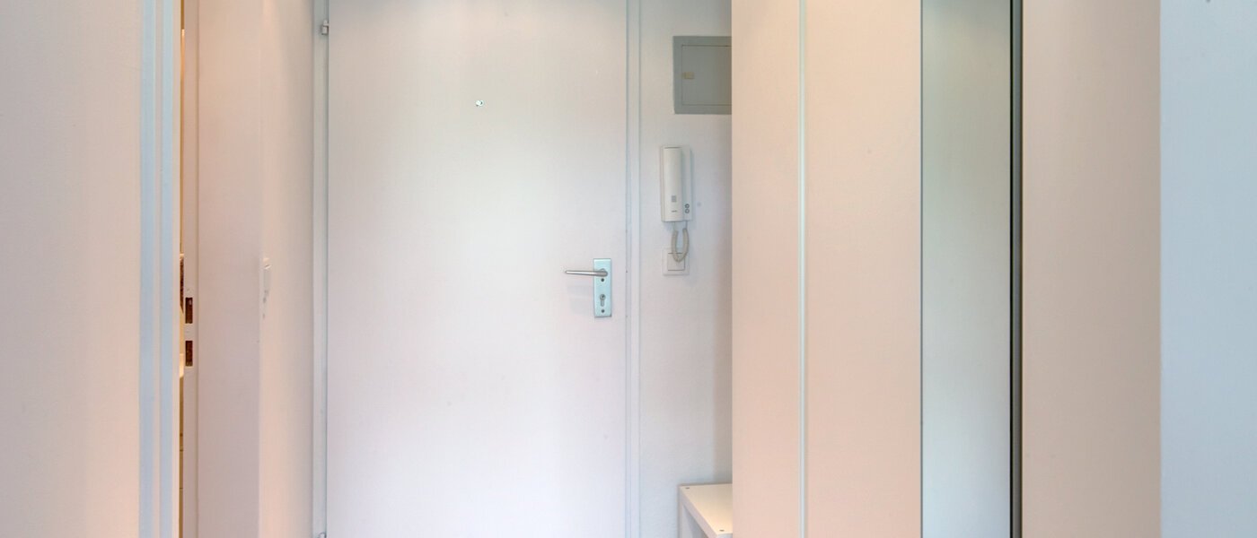 Düz München Schwabing-Nord (zw. Leopoldstraße & Englischen Garten) 02 Koridor/koridor geçidi 9622