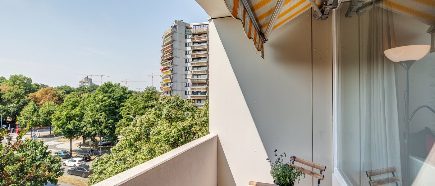 Düz München Schwabing-Nord (zw. Leopoldstraße & Englischen Garten) 01 Balkon 9622