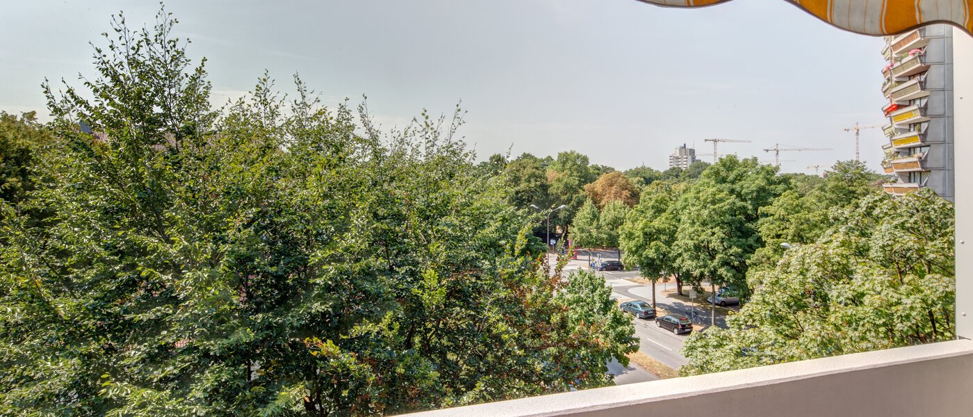 Düz München Schwabing-Nord (zw. Leopoldstraße & Englischen Garten) 02 Balkon 9622