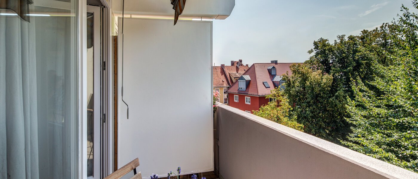 Düz München Schwabing-Nord (zw. Leopoldstraße & Englischen Garten) 03 Balkon 9622